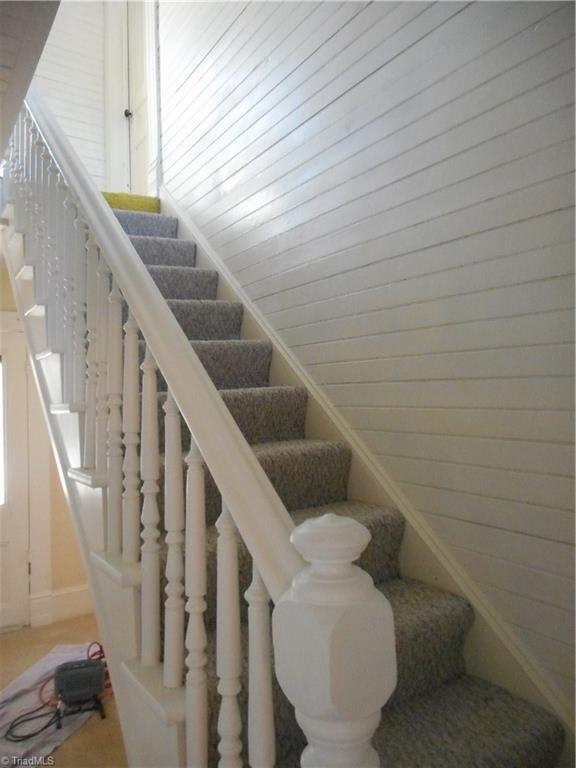 515-517 Oakview Road High Point, NC 27265 - Photo 23 of 29 Staircase