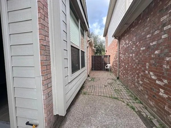 $2,800 | 236 Wallington Way, Lewisville, TX 75067