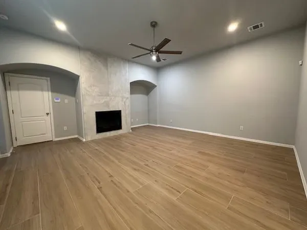 $2,800 | 236 Wallington Way, Lewisville, TX 75067