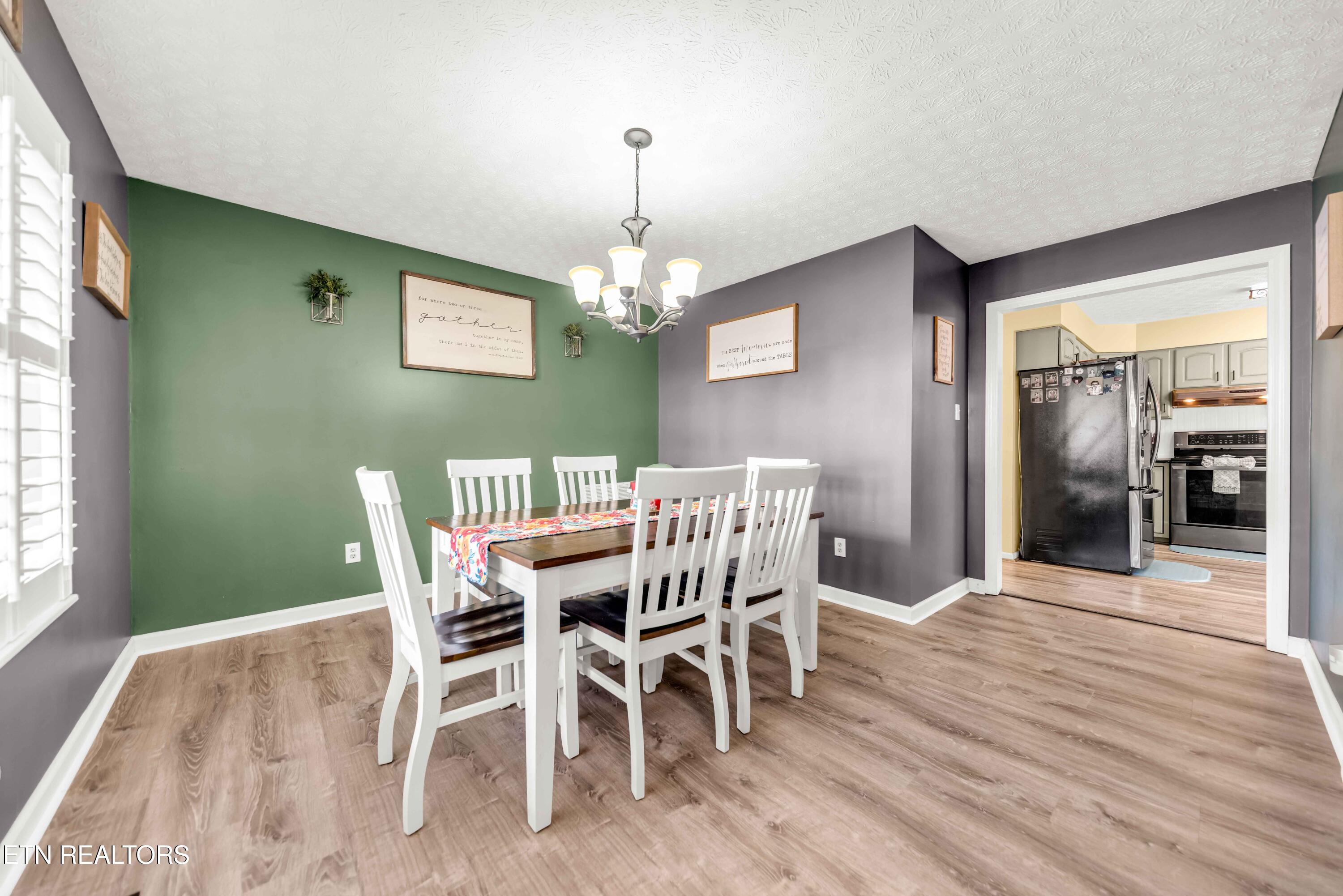 153 Autumn Drive Clinton, TN 37716 - Photo 13 of 29 Dining room