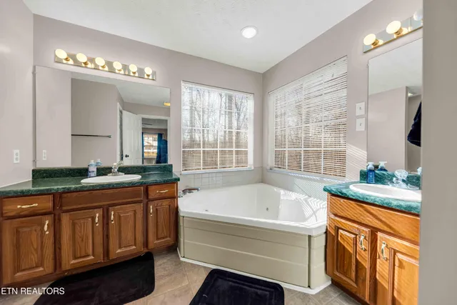 $549,900 | 153 Autumn Drive, Clinton, TN 37716