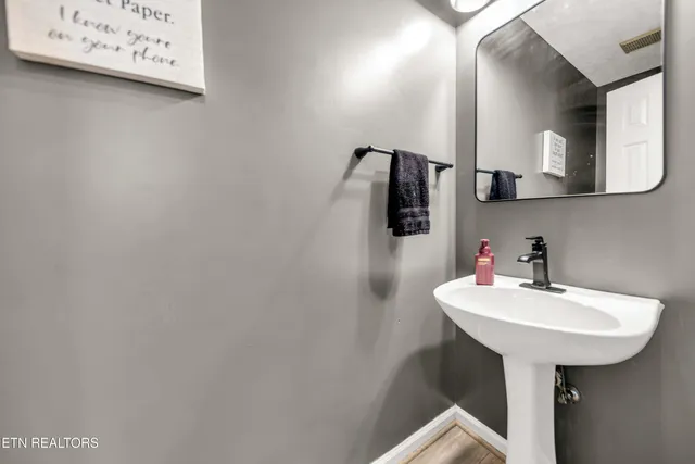 $549,900 | 153 Autumn Drive, Clinton, TN 37716