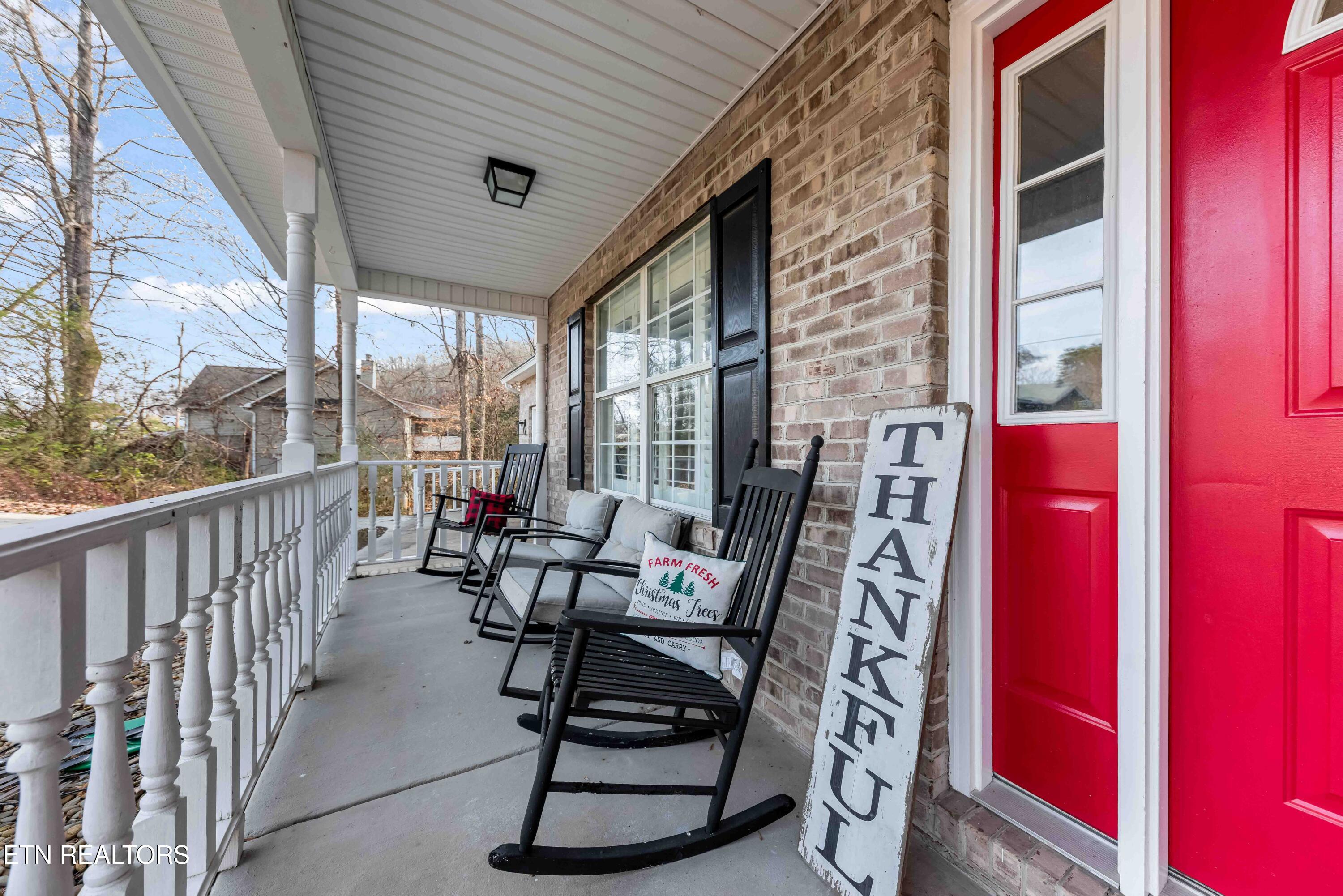 153 Autumn Drive Clinton, TN 37716 - Photo 3 of 29 covered front porch