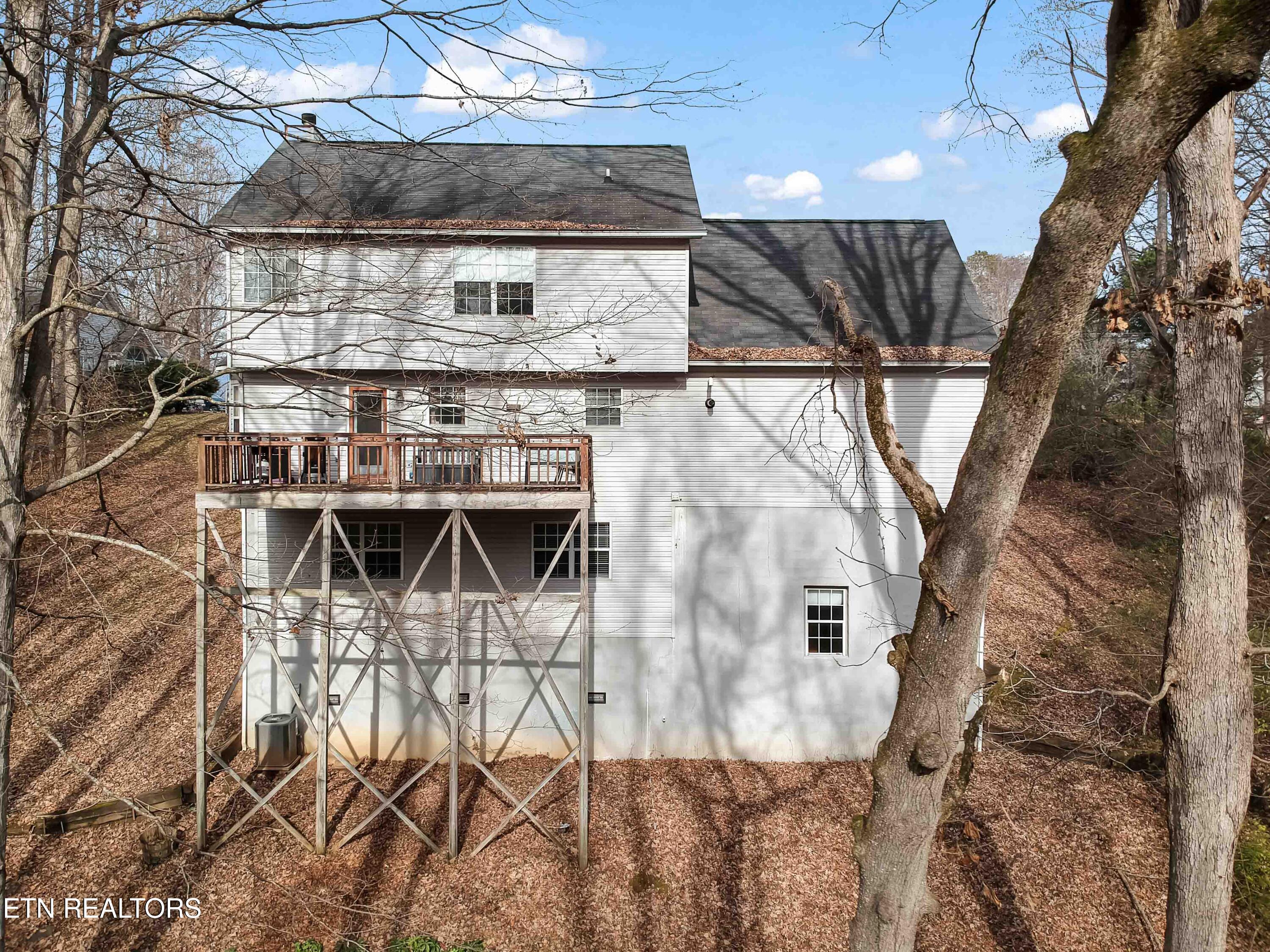 153 Autumn Drive Clinton, TN 37716 - Photo 6 of 29 private deck with wodded view