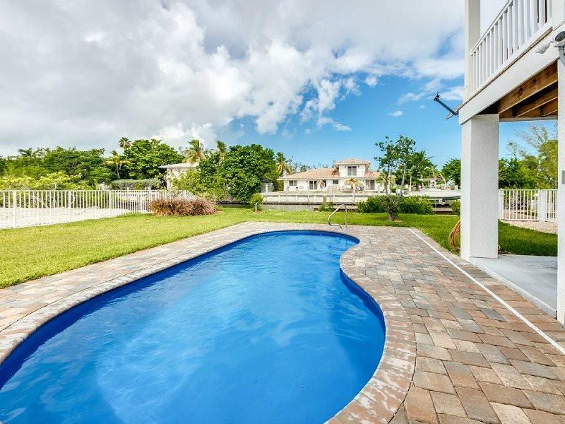 237 Sombrero Beach Road, Unit 2 Marathon, FL 33050 - Photo 4 of 20 19
