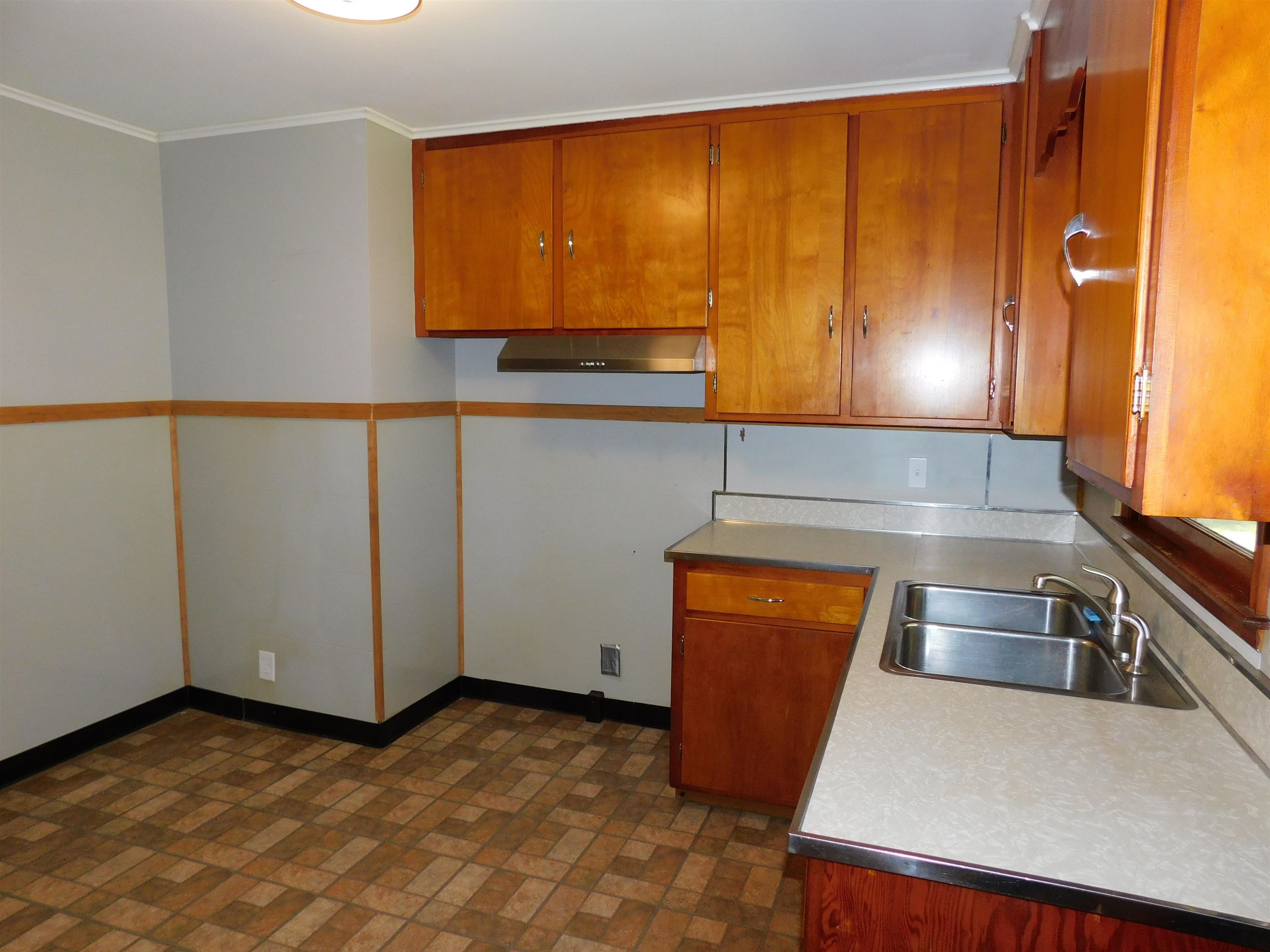 17 Clark Street Springfield, VT 05150 - Photo 3 of 25