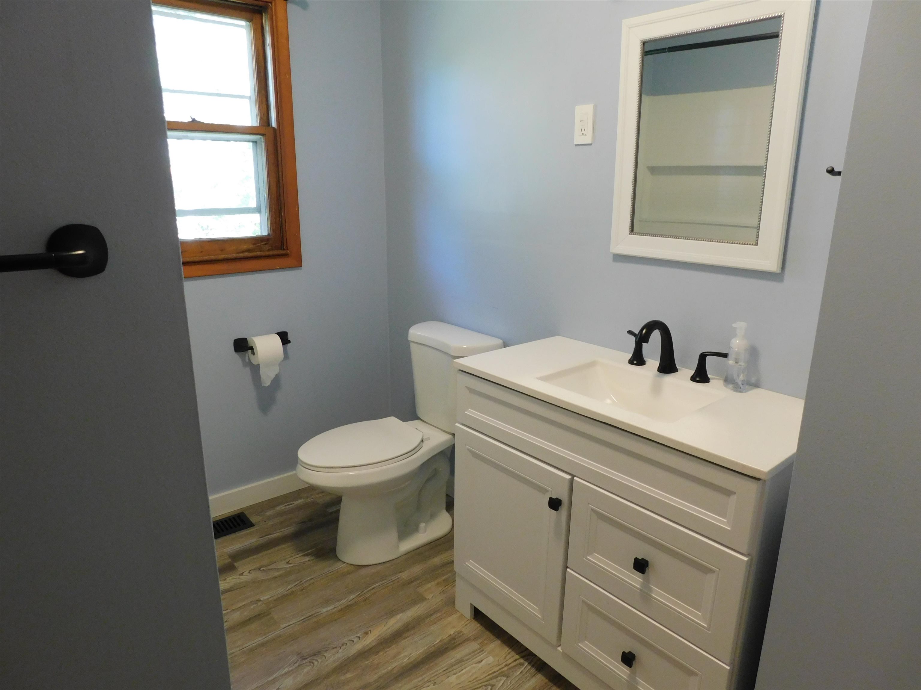 17 Clark Street Springfield, VT 05150 - Photo 4 of 25