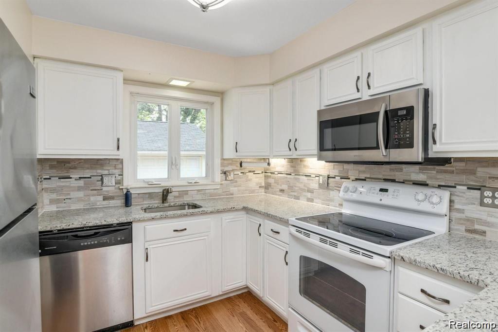 3426 Chester Road Royal Oak, MI 48073 - Photo 7 of 21