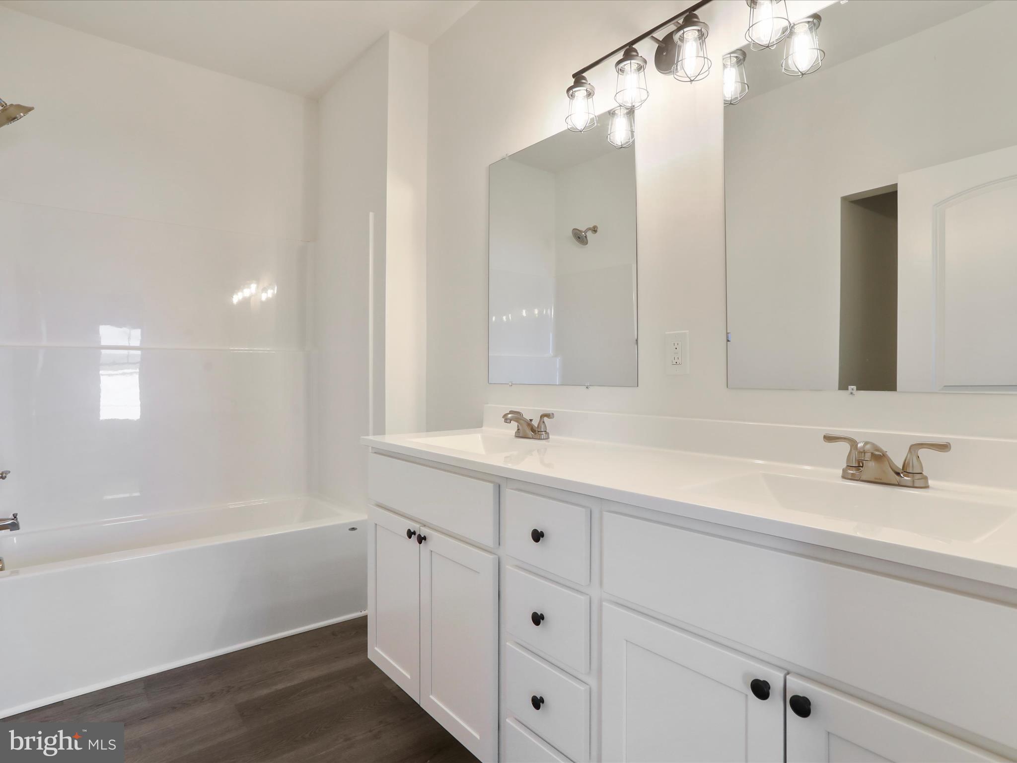 117 East 7th Avenue Ranson, WV 25438 - Photo 21 of 29 a bathroom with a tub a sink and mirror