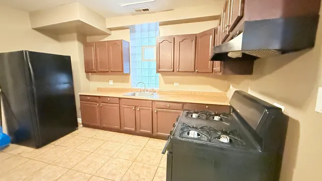 $1,300 | 8017 South Phillips Avenue, Unit G, Chicago, IL 60617