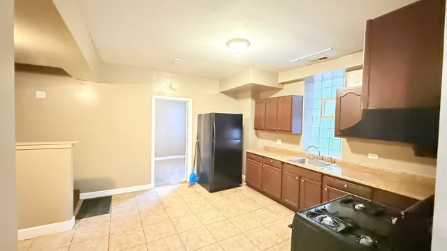 $1,300 | 8017 South Phillips Avenue, Unit G, Chicago, IL 60617