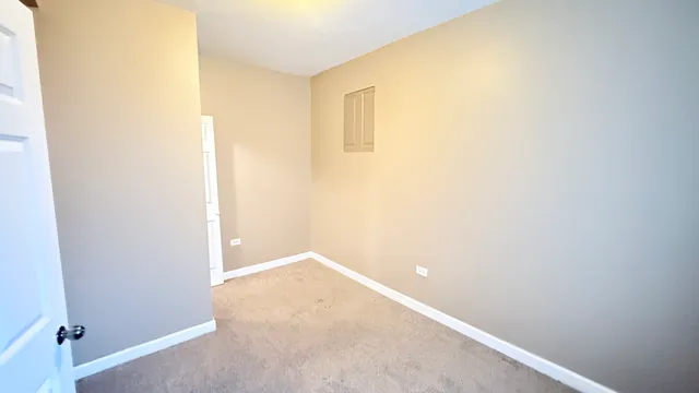 $1,300 | 8017 South Phillips Avenue, Unit G, Chicago, IL 60617