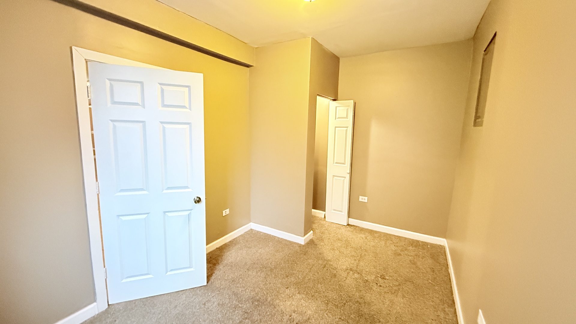 8017 South Phillips Avenue, Unit G Chicago, IL 60617 - Photo 9 of 16 a view of a bathroom
