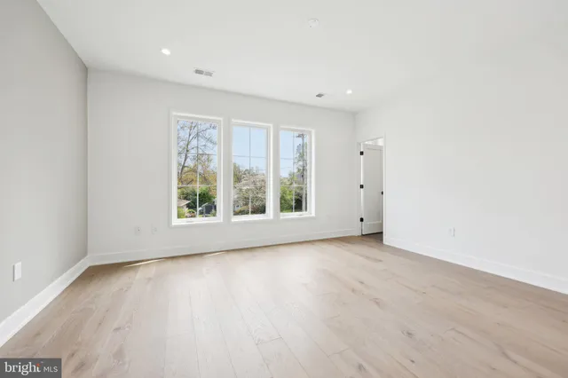 a close view of utility room with washer and dryer
