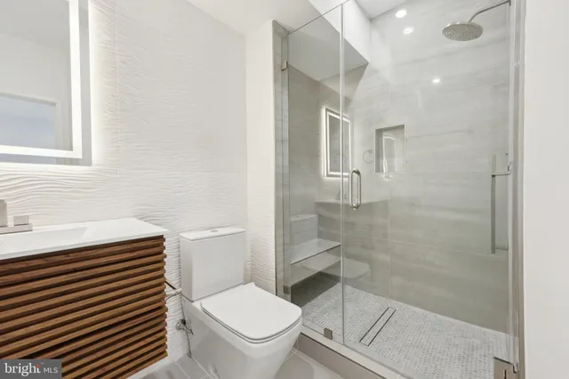 $2,295,000 | 1110 Hillcrest Drive Southwest, Vienna, VA 22180