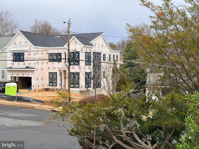 $2,295,000 | 1110 Hillcrest Drive Southwest, Vienna, VA 22180