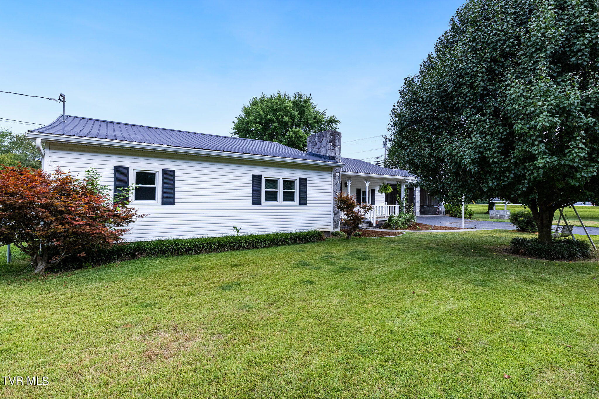 2342 Buckingham Road Greeneville, TN 37745 - Photo 3 of 34 32-web-or-mls-IMG_6464