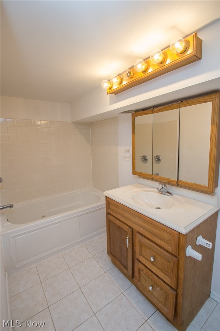 10571 Snow Road Parma Heights, OH 44130 - Photo 20 of 25 Lower level full bath whirlpool tub