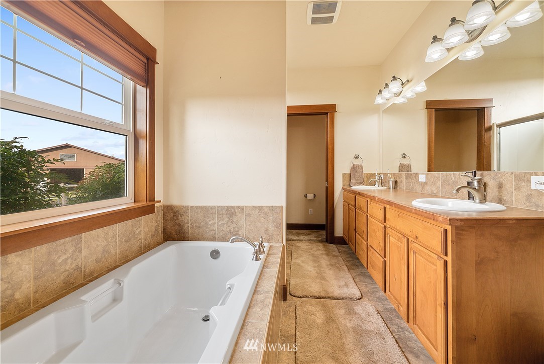 19515 Mountain Meadows Lane Southwest Rochester, WA 98579 - Photo 13 of 40 Gallery Image 13