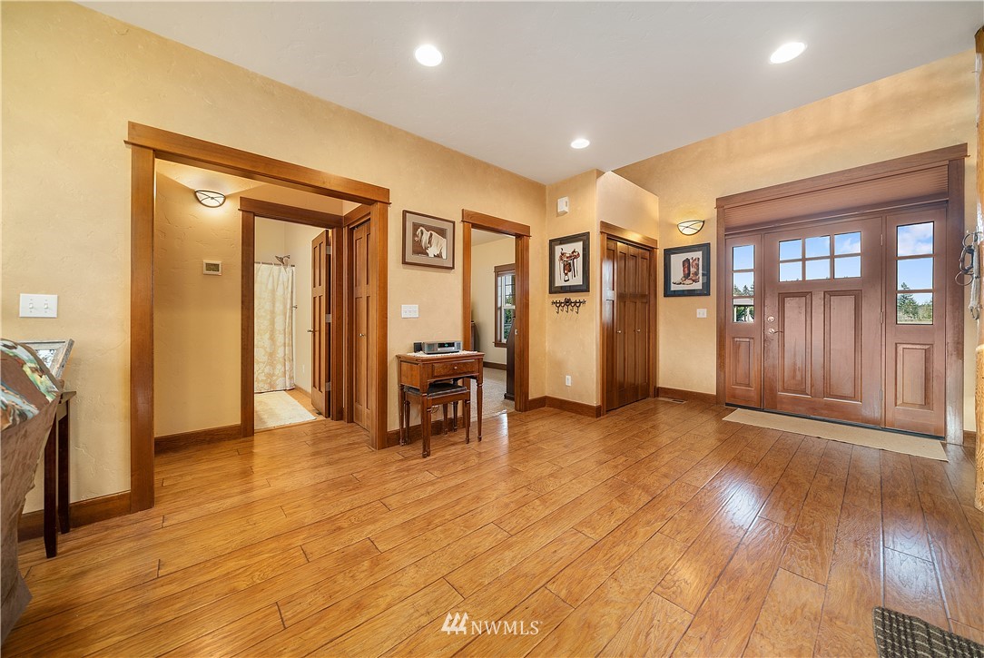 19515 Mountain Meadows Lane Southwest Rochester, WA 98579 - Photo 4 of 40 Gallery Image 4