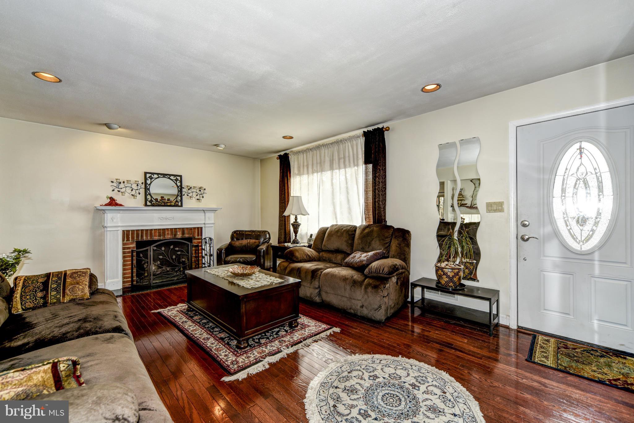 2811 Hardy Avenue Silver Spring, MD 20902 - Photo 12 of 29 Living Room