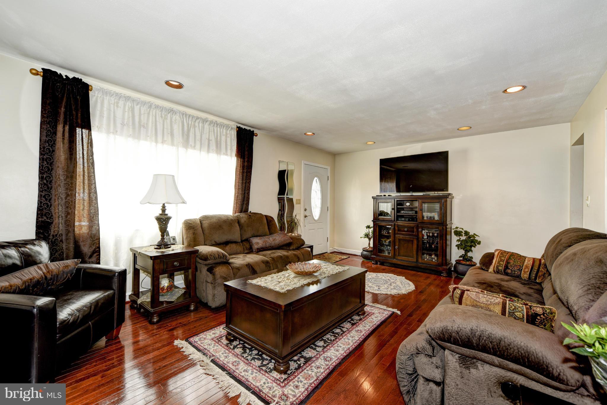 2811 Hardy Avenue Silver Spring, MD 20902 - Photo 13 of 29 Living Room