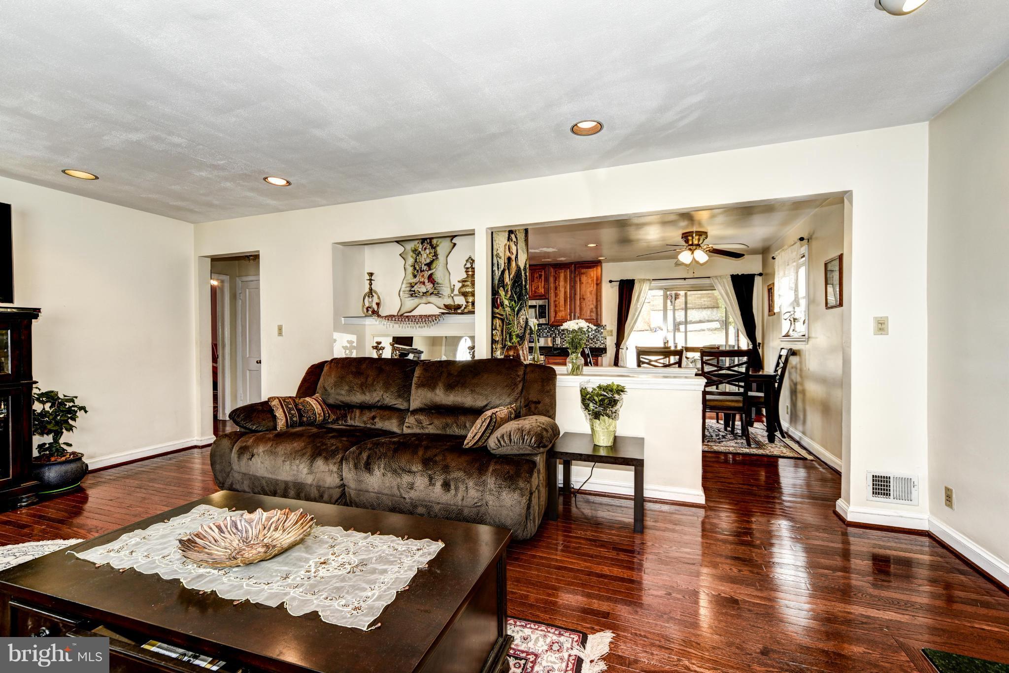 2811 Hardy Avenue Silver Spring, MD 20902 - Photo 15 of 29 Living Room