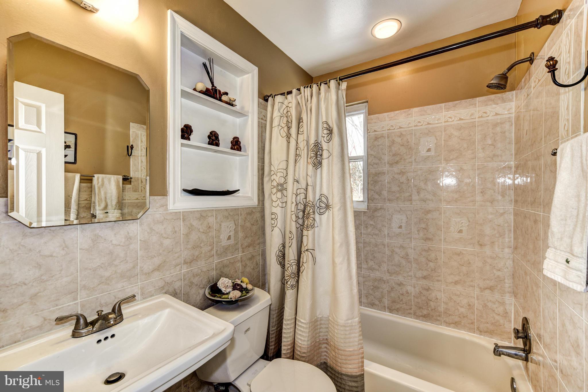 2811 Hardy Avenue Silver Spring, MD 20902 - Photo 27 of 29 Bath