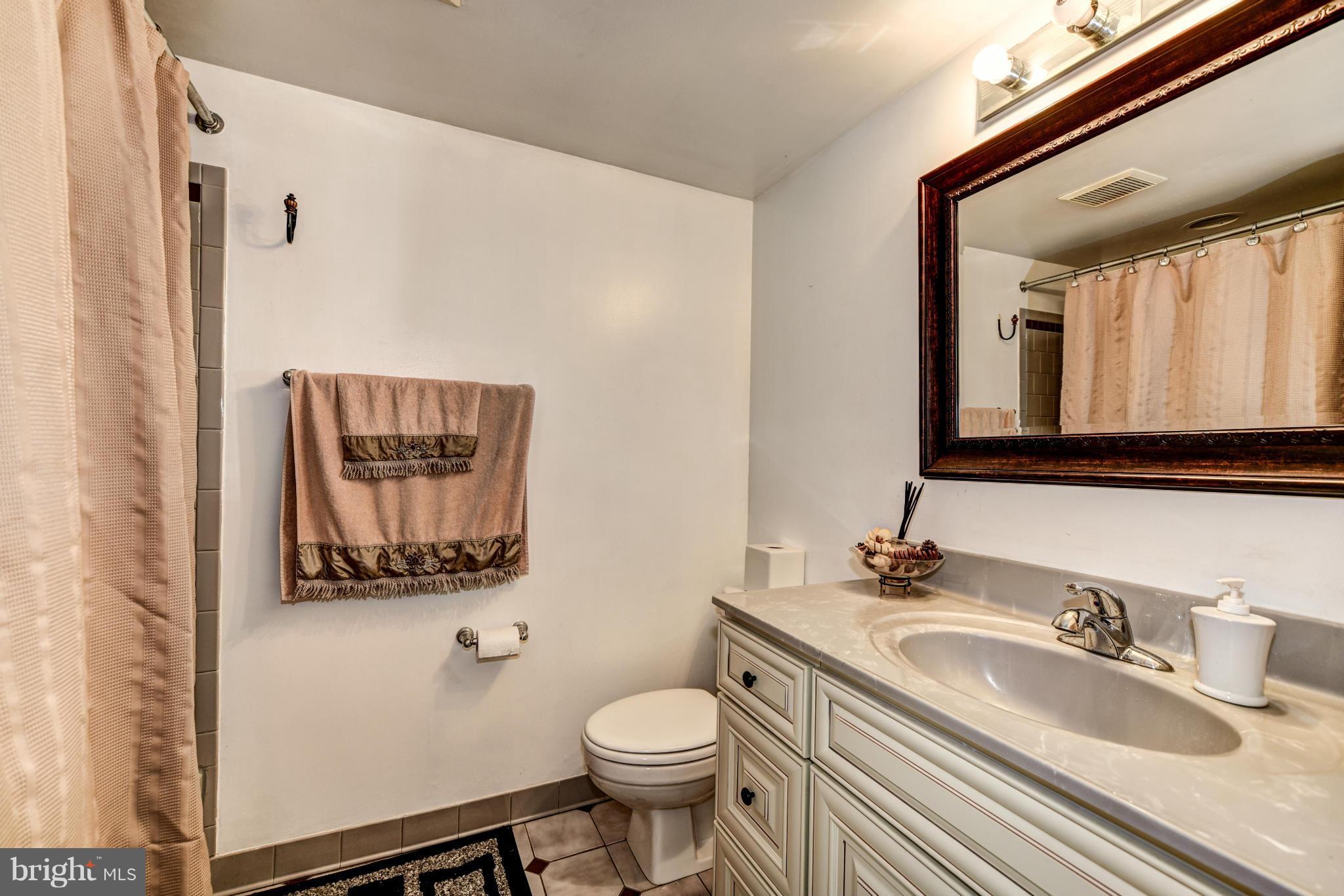 2811 Hardy Avenue Silver Spring, MD 20902 - Photo 28 of 29 Bath