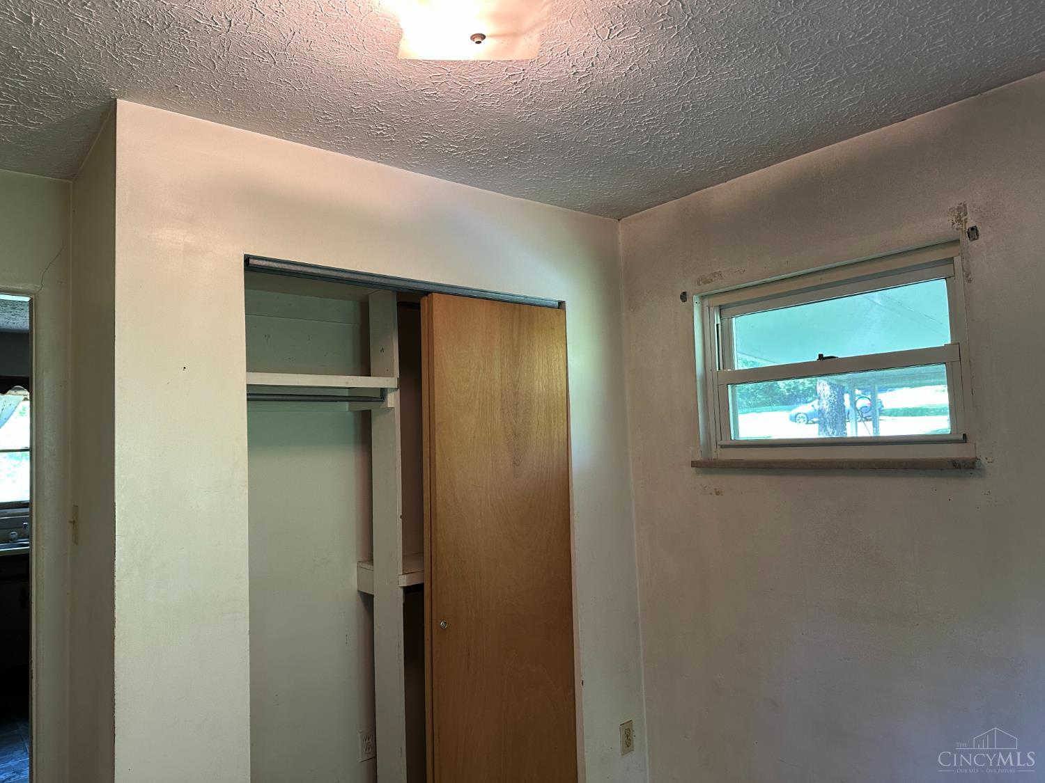5104 Jonkard Road Cincinnati, OH 45247 - Photo 12 of 42