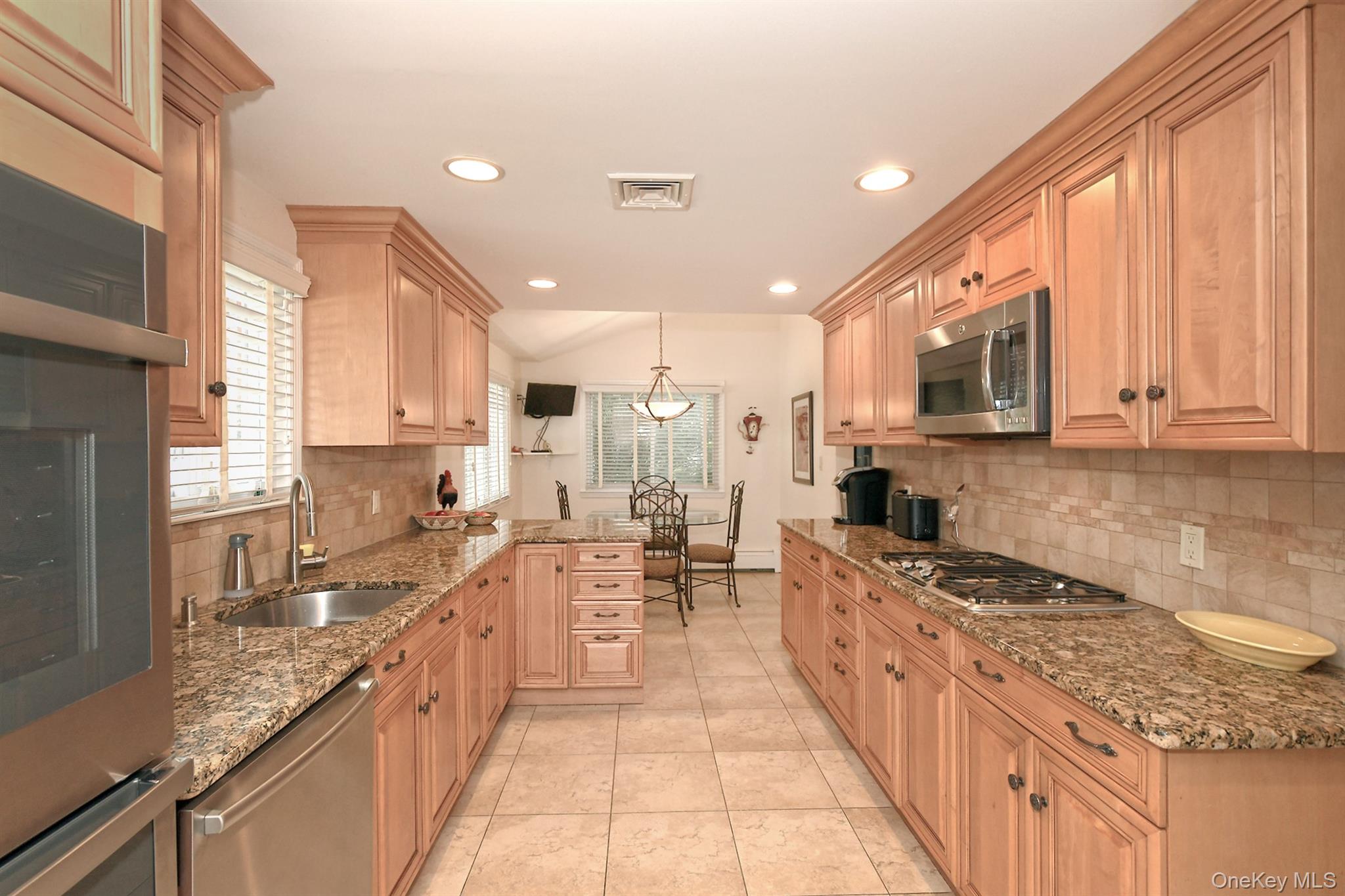 29 Abbot Road Smithtown, NY 11787 - Photo 6 of 40 Gallery Image 6