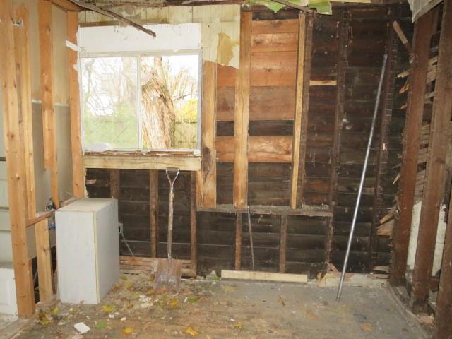 222 Kramer Way Pittsburgh, PA 15211 - Photo 16 of 19 a bathroom with a shower