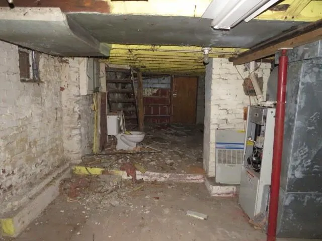 a view of a walk in closet