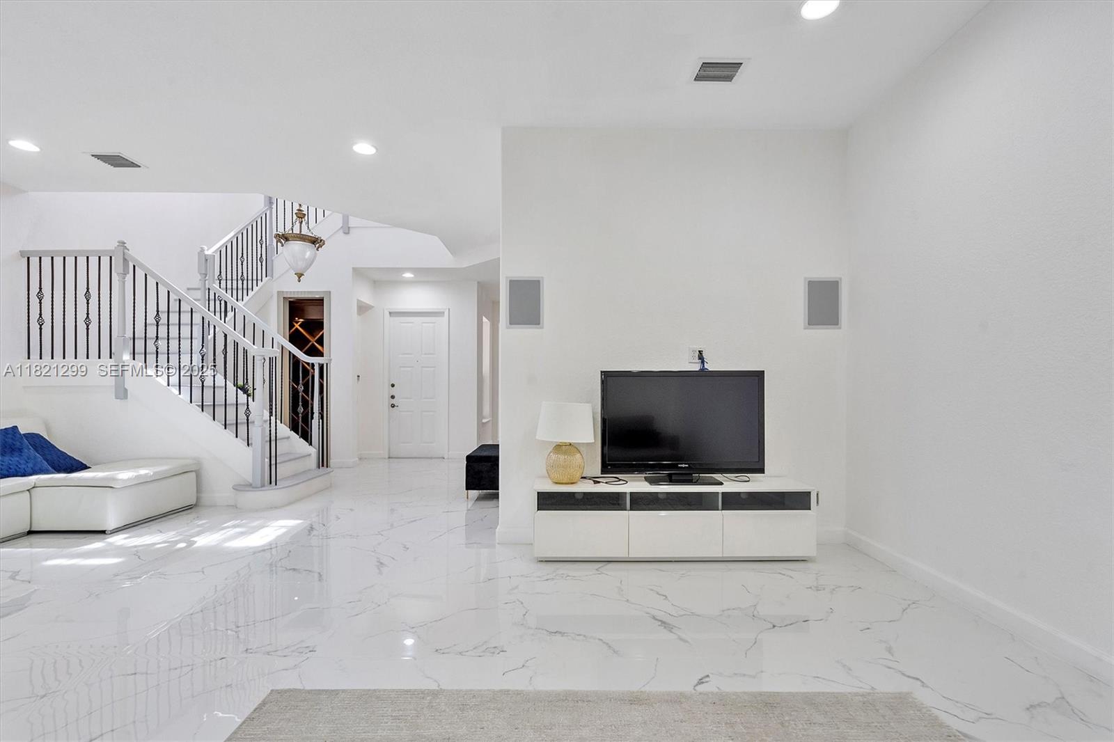 1382 Harbor View West Hollywood, FL 33019 - Photo 14 of 57