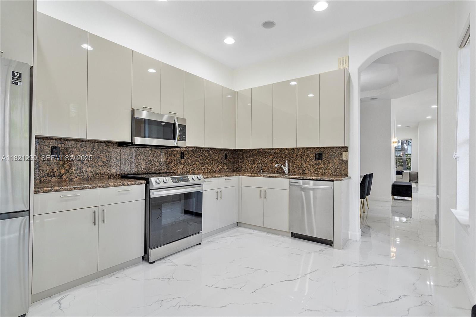 1382 Harbor View West Hollywood, FL 33019 - Photo 8 of 57