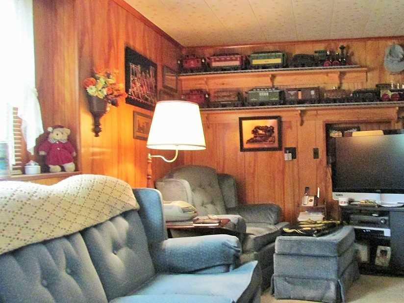 160 Buffalo Hill Road Irwin, PA 15642 - Photo 16 of 18 Den/Family/Great Room.