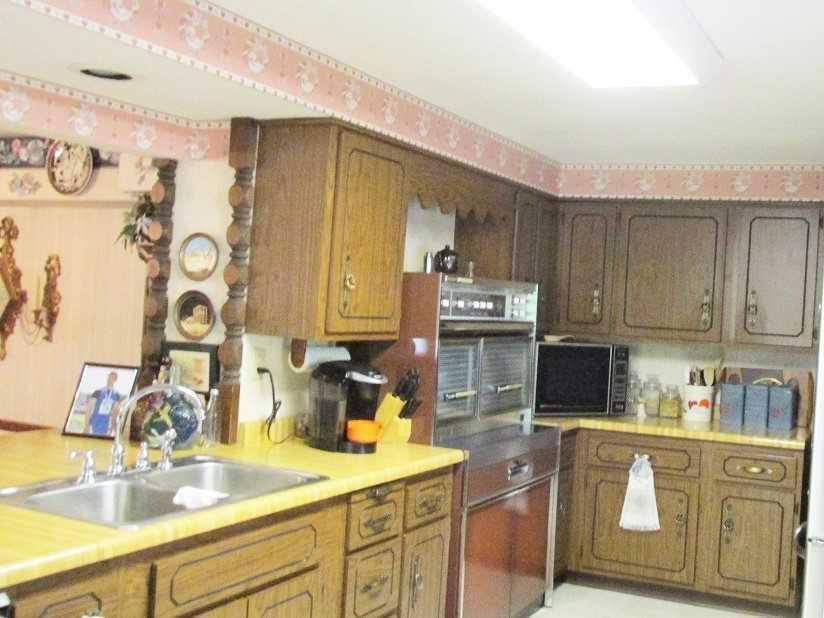 160 Buffalo Hill Road Irwin, PA 15642 - Photo 10 of 18 Kitchen.