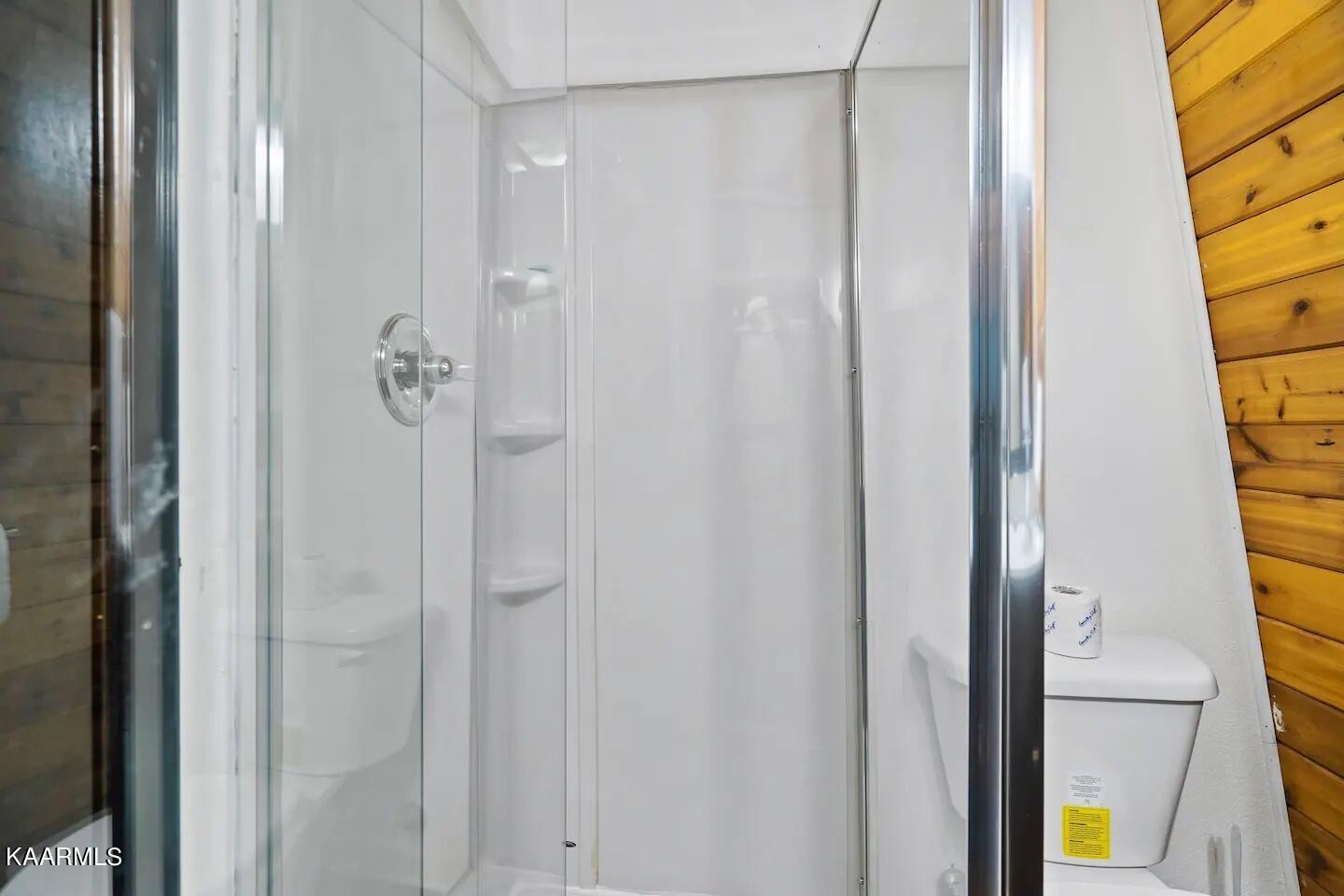 1424 Zurich Road Gatlinburg, TN 37738 - Photo 20 of 27 a bathroom with a shower