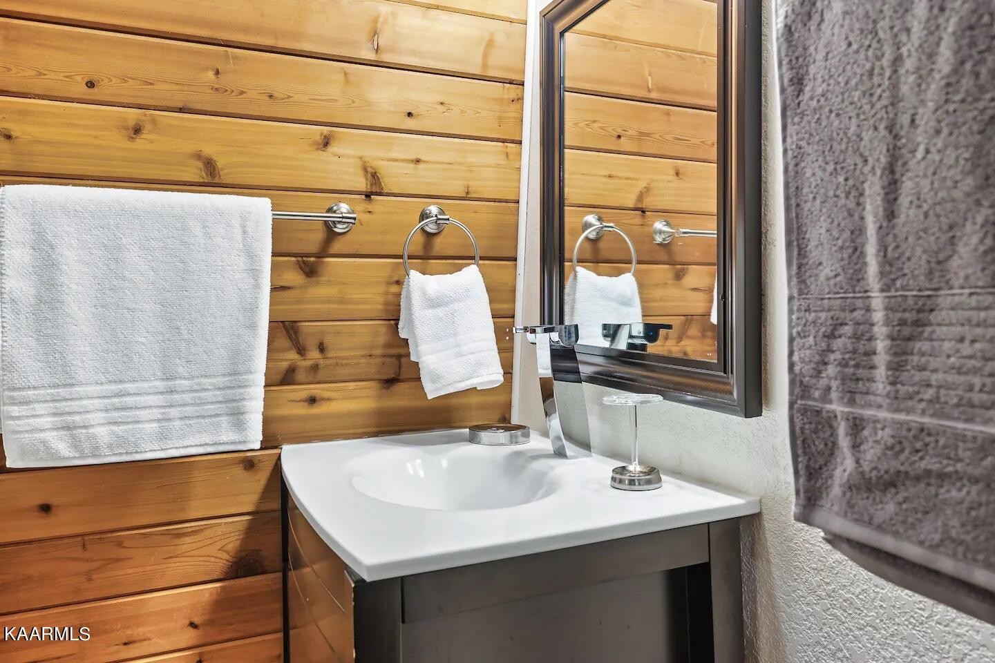 1424 Zurich Road Gatlinburg, TN 37738 - Photo 22 of 27 a bathroom with a sink and a mirror