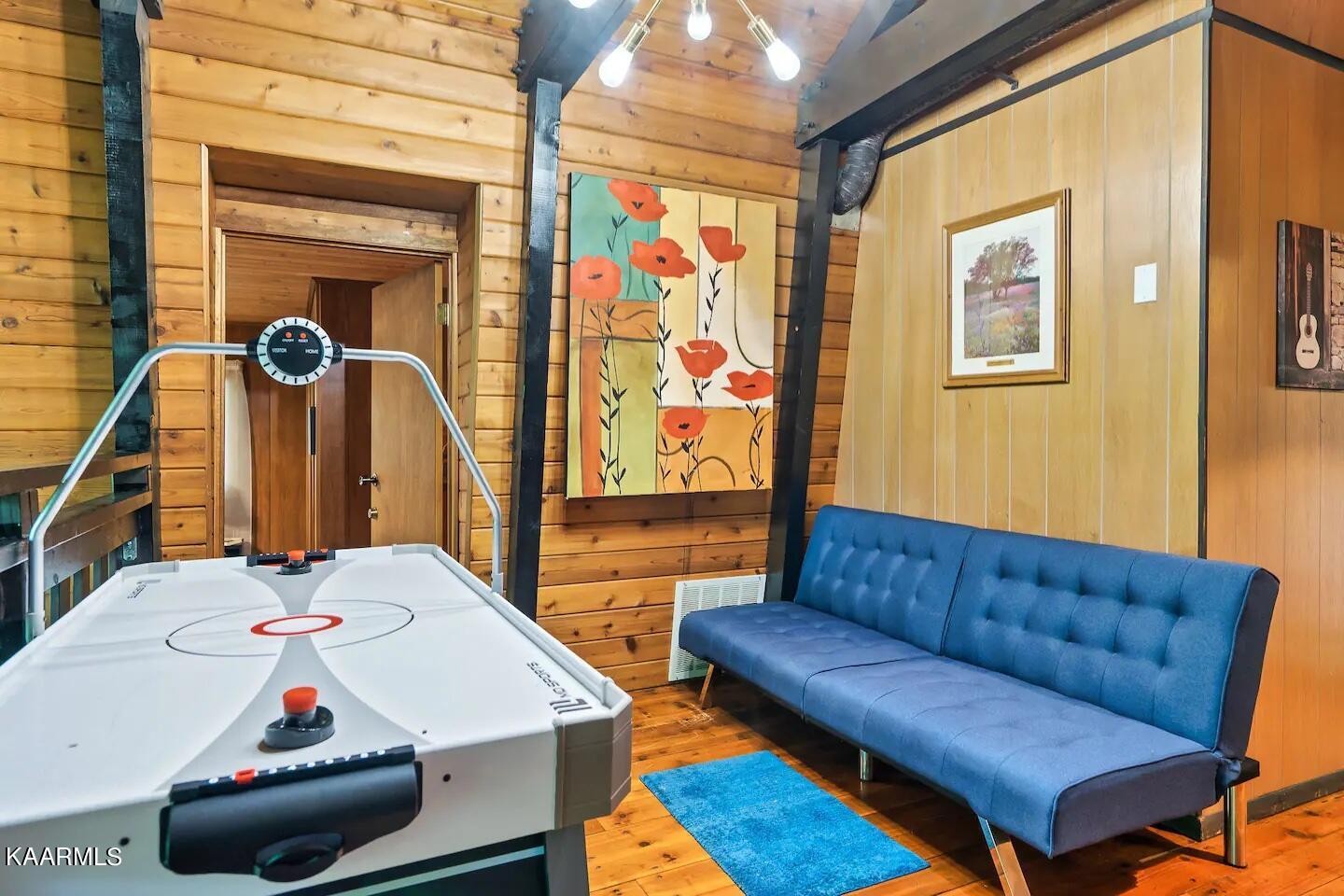 1424 Zurich Road Gatlinburg, TN 37738 - Photo 24 of 27 a living room with furniture and a table