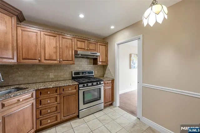 $549,000 | 1146 Stephanie Drive, Caldwell, NJ 07006