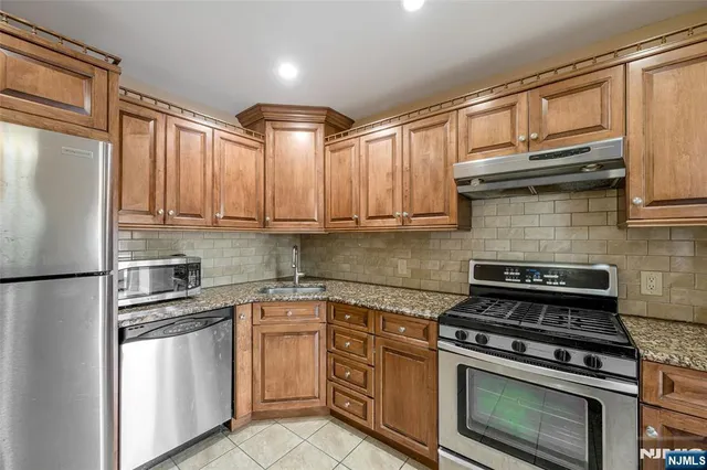 $549,000 | 1146 Stephanie Drive, Caldwell, NJ 07006