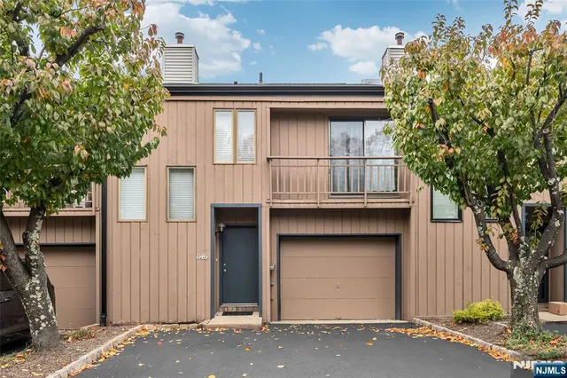 $549,000 | 1146 Stephanie Drive, Caldwell, NJ 07006