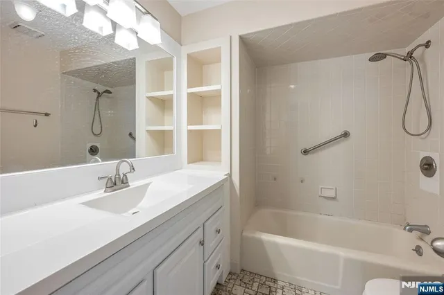 $549,000 | 1146 Stephanie Drive, Caldwell, NJ 07006