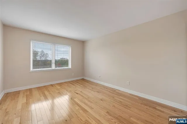 $549,000 | 1146 Stephanie Drive, Caldwell, NJ 07006