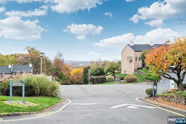 $549,000 | 1146 Stephanie Drive, Caldwell, NJ 07006