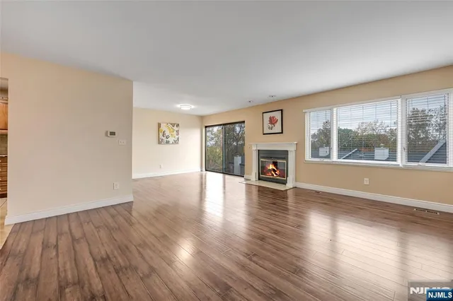 $549,000 | 1146 Stephanie Drive, Caldwell, NJ 07006