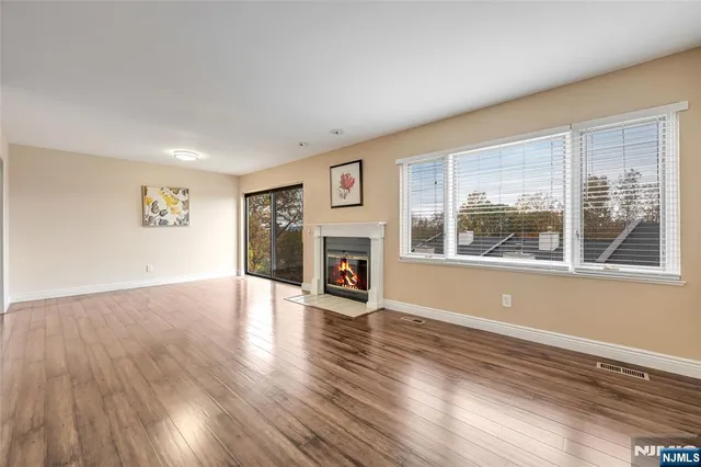 $549,000 | 1146 Stephanie Drive, Caldwell, NJ 07006