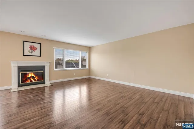 $549,000 | 1146 Stephanie Drive, Caldwell, NJ 07006