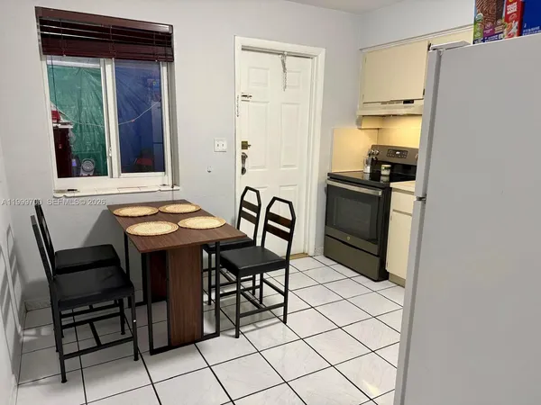 $2,300 | 2732 Northwest 16th Terrace, Unit 2734, Miami, FL 33125